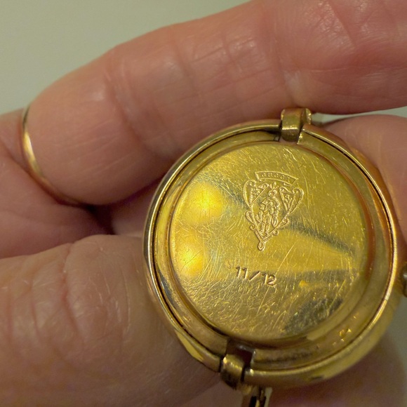 Vintage~Gucci Silver Diamond-Cut Bezel Bangle Bracelet Watch W/Box/Papers - Picture 14 of 16